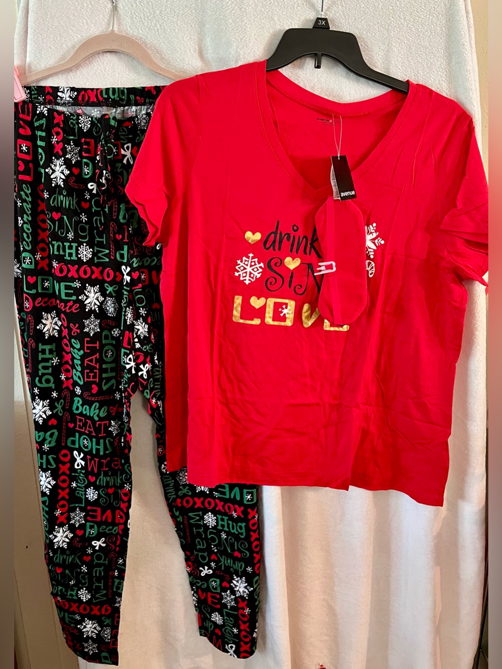 Avenue Red Holiday Top With Gold And White Accents